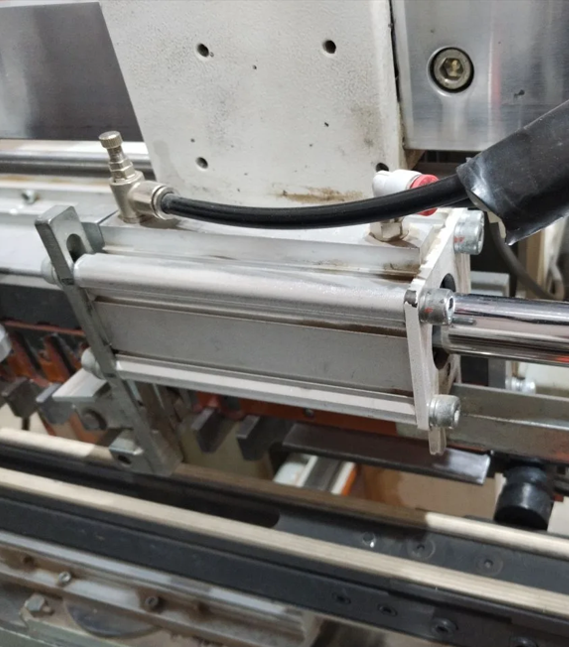 Пневмотолкатели в сборе (правый+левый) для FL 6