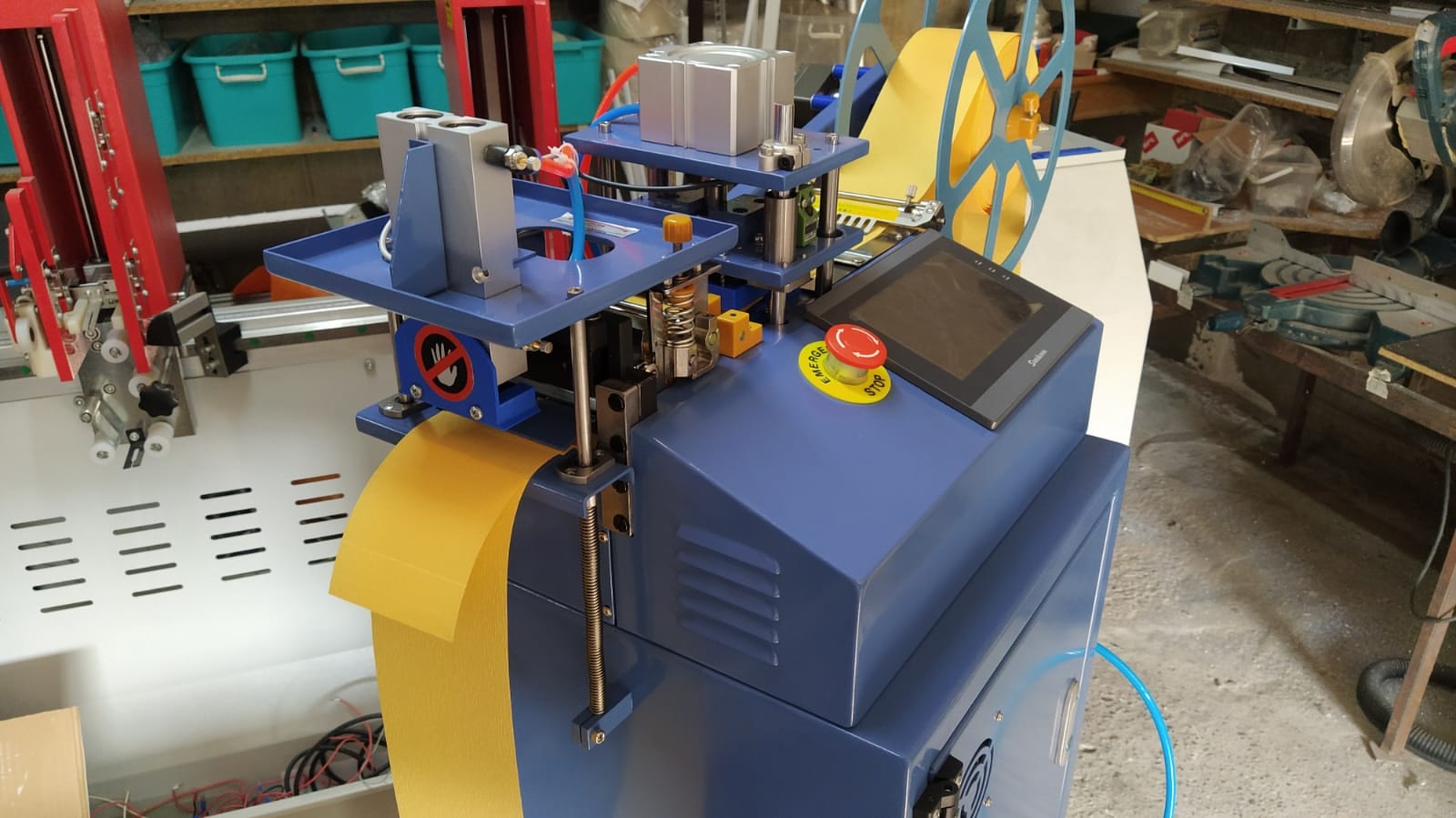 Станок для вертикальных жалюзи автоматический, с подхватом ламели.